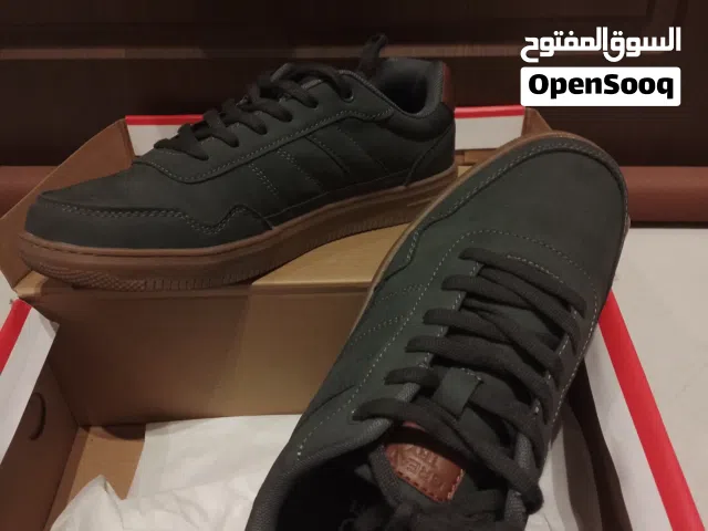 اصلي من قطر ملبوس مره وحده فقط مريح بالمشي