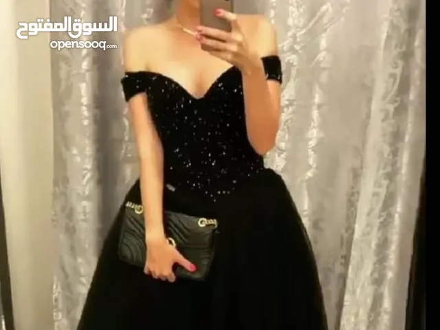 فستان منافس للسوق  ملبوس مره واحده  