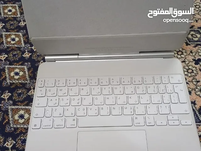 Ipad keyboard original price 900 aed available in ajman