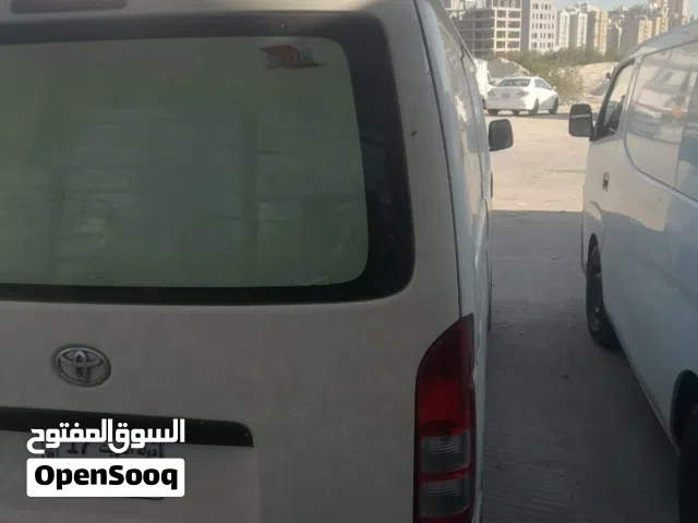 Bus - Van Toyota in Kuwait City