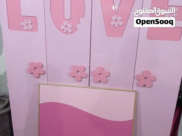 خزانه زهريه وكاله مع تخت 100 دينار خزانه زرقاء ومكتب ومكتبه وكمدينه 75 دينار وخزانه زهريه سحاب