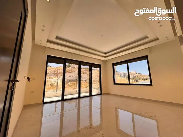 شقة فخمة جدا ط1 تشطيب فلل باجمل مناطق طريق المطار تبعد عن السابع 10د الحويطي خلف العالمية  70% فلل.