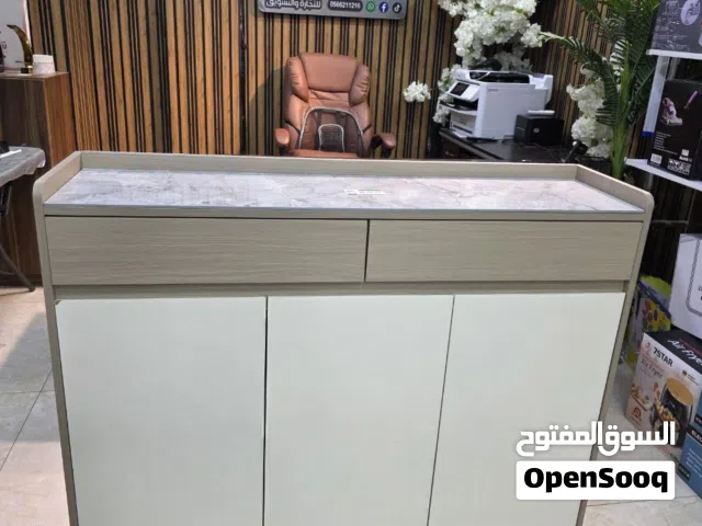 خزانة مودرن بلمسة راقية وتصميم نظيف يرفع قيمة زاوية بالبيت أو المكتب العرض 120سم الارتفاع 100 سم