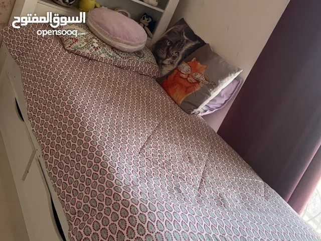 كرفاية شخص واحد مع الدوشك وقرطاسه مستخدم 6 اشهر شبه جديد