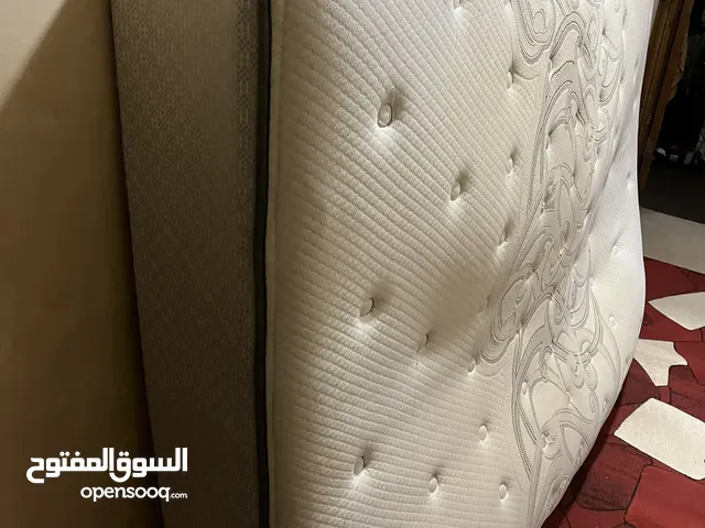 فرشة نوع (( Seally (( CAlKING كبيرة الحجم و بحالة جيدة جدا .. صناعة أمريكية