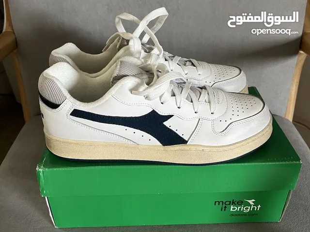41 Sport Shoes in Hawally