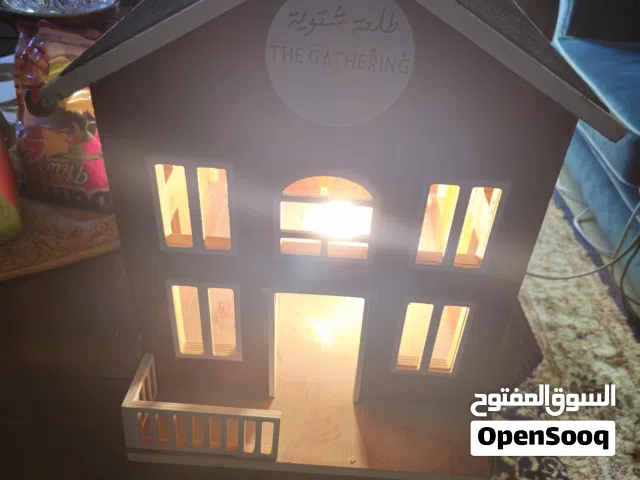 مجسم بيت خشبي حجم كبير وثقيل يصلح قطعه جماليه ديكور منزلي  ويصلح بيت للعب الاطفال