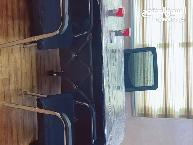 مكتب خشب مع كراسي جديد للبيع