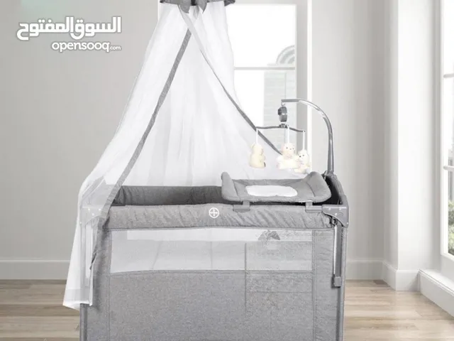 سرير اطفال مع فراش