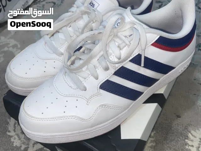 للبيع: كوتشي أديداس Adidas أصلي – بحالة ممتازة