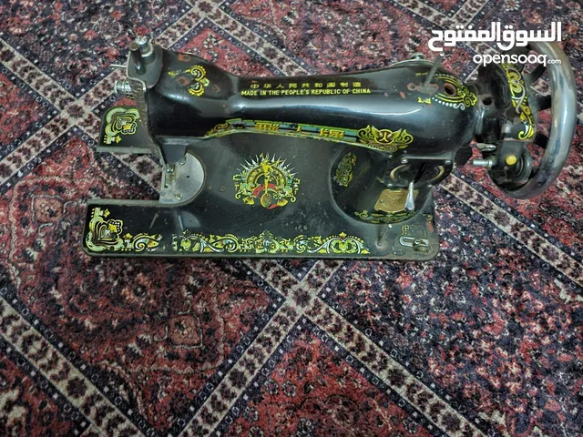 Clean and well-maintained sewing machine, perfect for home use. Brand: shanghaı china