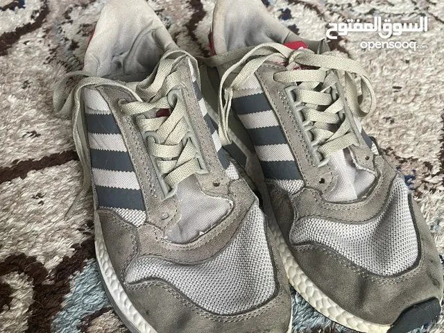 (Adidas ZX 500 Gray)   (Fake Yeezy 350 v2 Black)