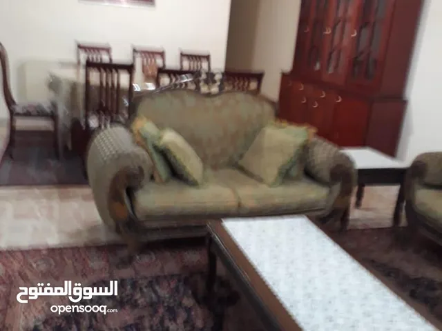 شقه للبيع او الإيجار مفروشه او فارغه بمساحة 100 متر شبه أرضي تقع في منقطعة الجاردنز بالقرب من جبري