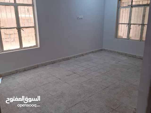 200 m2 4 Bedrooms Townhouse for Rent in Basra Hayy Al Kafaat