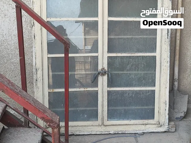 شباك بابين من النوع القديم قوي ومستعمل ا