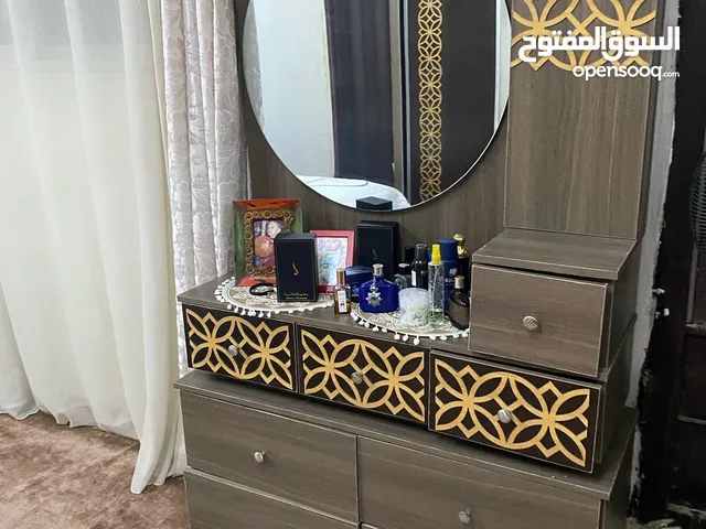 غرفة نوم كاملة بحالة جيده جدا مستعمل تفصيل وليست تجارية تقيلة مع فرشة مع فرشة للبيع بسعر 250
