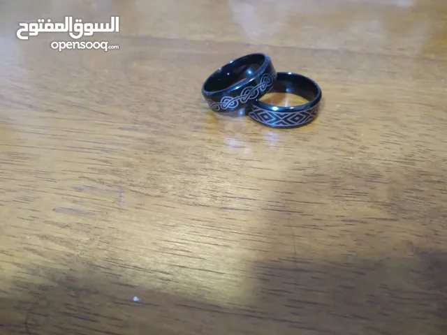 2 خاتم لون اسود برسم مميز.