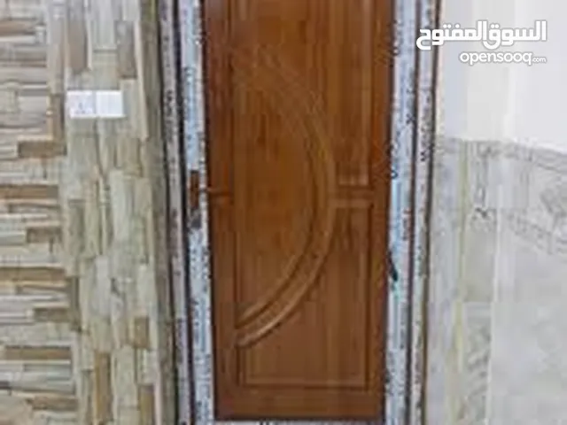 باب بي في سي PVC بلاستك مستعمل ابيض وصاجي