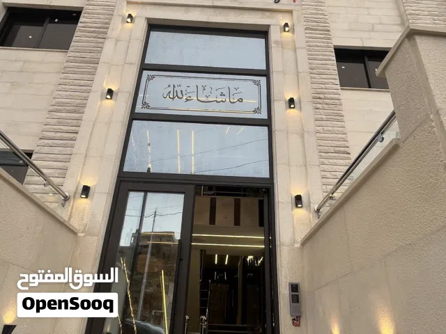 شقه 152 متر الطابق الاول في البنيات قرب شارع المطار