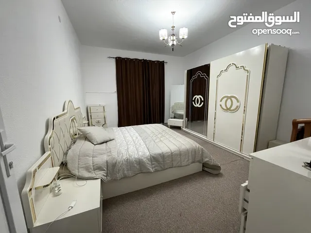 شقة جاهزة بعمارات الجزيرة قرب مول المنارة وكلية التربية البدنية اجار سنوي فقط وطويل