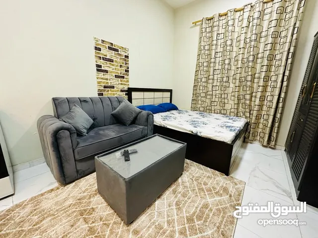 للإيجار الشهري شقة استوديو مفروشة بالكامل في عجمان منطقة المويهات