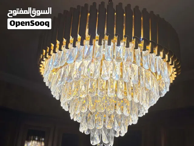 ثريه جديده اشتريتها 120 دينار بدي ابيعها نص السعر لانو حجمها اجا كبير بالغرفه للاستفسار