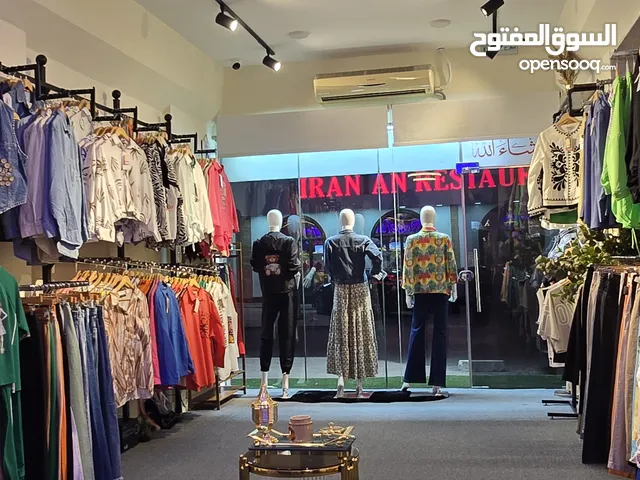 فرصة استثمارية للبيع محل ملابس نسائيه مفتوح وشغال مع الترخيص