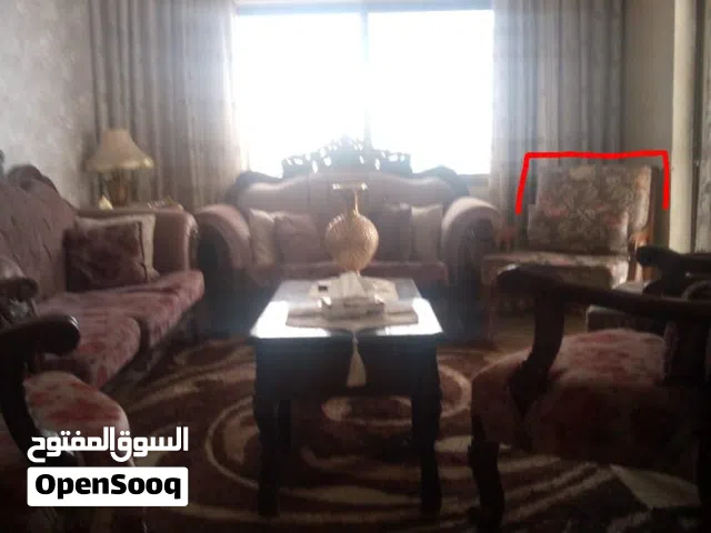 كنب صالون  مستعمل بحالة جيدة  (المقعد المحدد بالاحمر ليس للبيع) (((اقرأ الوصف)))