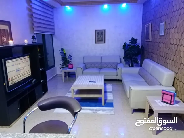 شقة  مفروشة في منطقة عبدون للايجار (يومي/اسبوعي) (2نوم)مع بلكونة