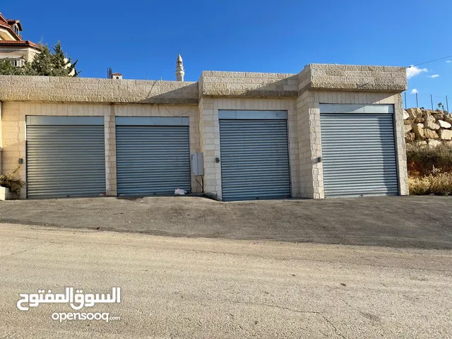 أربعة مخازن للإيجار