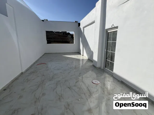 شقة طابقيه للبيع ، طابق رابع مع روف مساحة 230 م ، بأرقى مناطق أيدون
