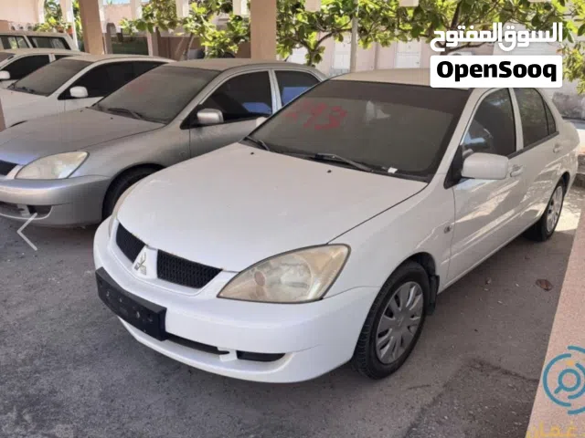 سيارة لانسر GLX موديل 2010 لون أبيض بحالة ممتازة مع مواصفات خليجية