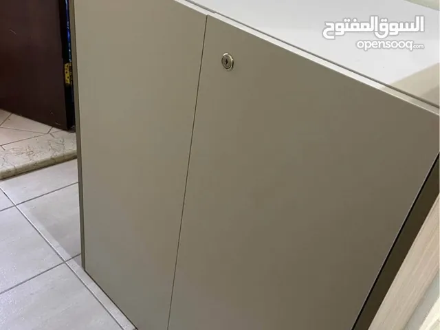 خزانة صغيرة خشب بحالة ممتازة