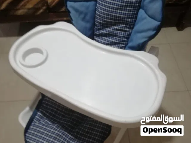 كرسي طعام بحالة ممتازة