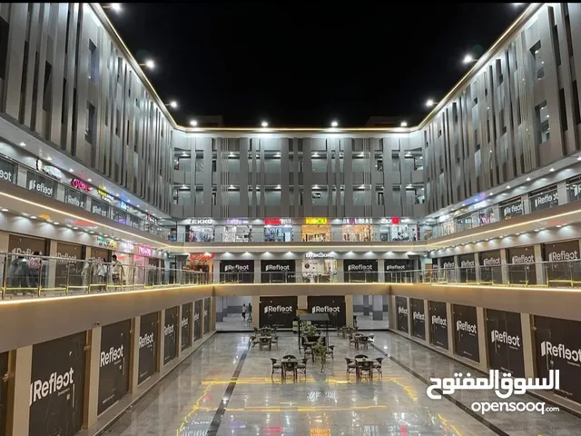 محل في مول في منطقه حيويه متشطب بقدم 250الف وتقسيط علي 6سنين