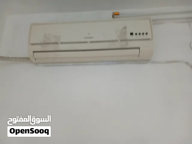 مكيف تومسن طن و نصف حامي بارد