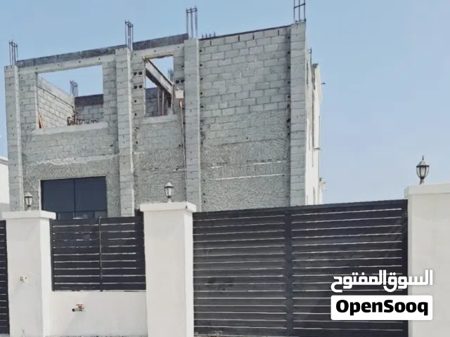 منزل للبيع في حي عاصم بعد الرميس، وهو مبنى جميل وحديث البناء.