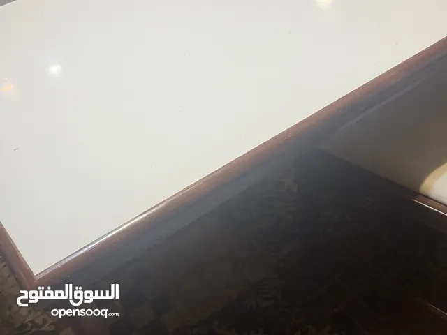 طاولة مع 4 كراسي