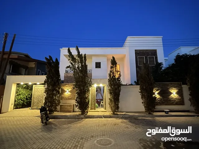 فيلا دورين و ملحق تشطيب حديث مساحة للارض 500. والمسقوف 500