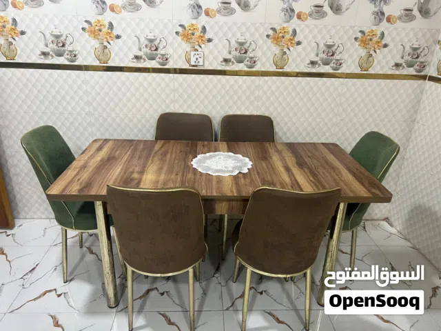 طاولة طعام تتكبر وتتصغر عائليه 6 مقاعد نضيفه جداً جداً قابله للتفاوض
