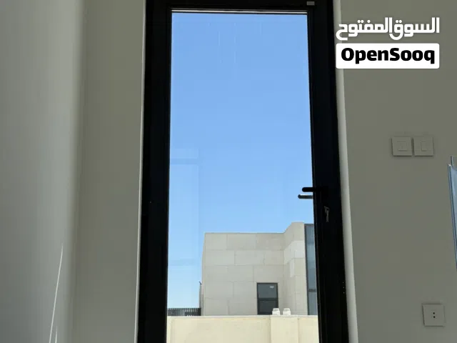 باب المنيوم ارتفاع  2.50 بعرض متر من عطارباح ، جديد غير مستعمل