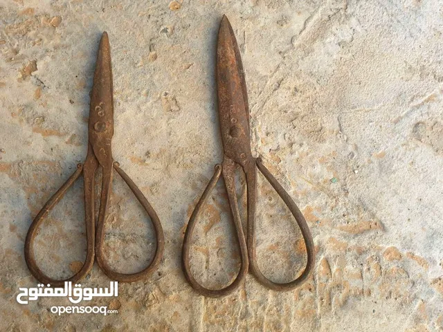 مقص صناعة يدوية قديمة