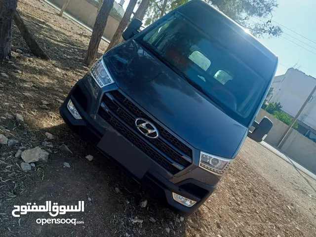 باص فان هونداي H350 2018 طالع من الوكاله 2022 ماشي 60 الف كيلو فقط الباص نظيف جدا ما شاء الله