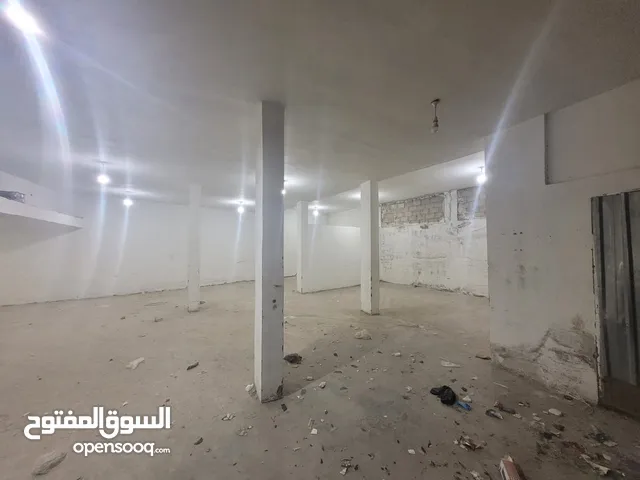مستودع 300 متر  يصلح للتخزين أو مشغل اوالصناعات  الخفيفه