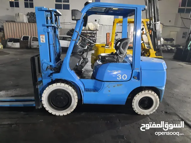 2005 Forklift Lift Equipment in Sharjah