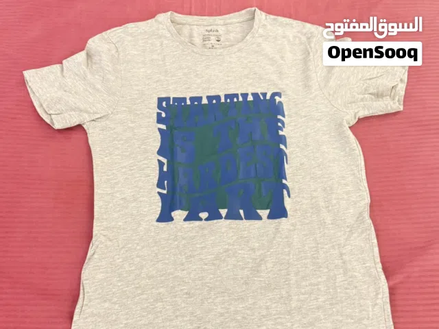 تيشيرت رصاصي مستعمل مقاس M (ملابس)