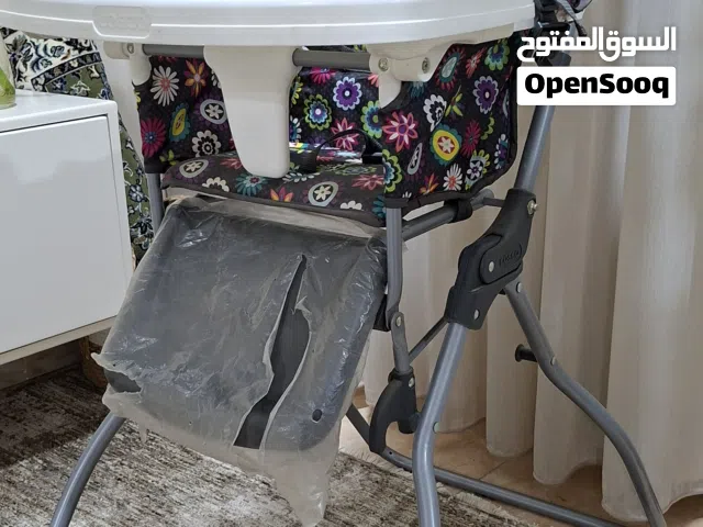 كرسي طعام بحالة ممتازة شبه جديد