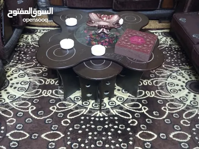 طقم كنب للبيع مع طاولات تفصيل