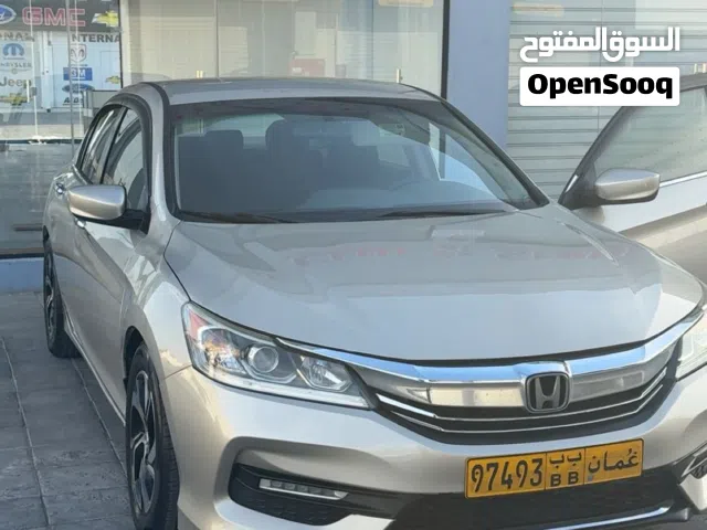 2017 هوندا اكورد LX