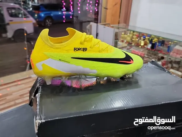 40 Sport Shoes in Sana'a